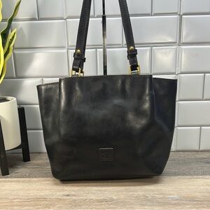 Dooney & Bourke Black Leather Shoulder Bag/Tote in GUC!